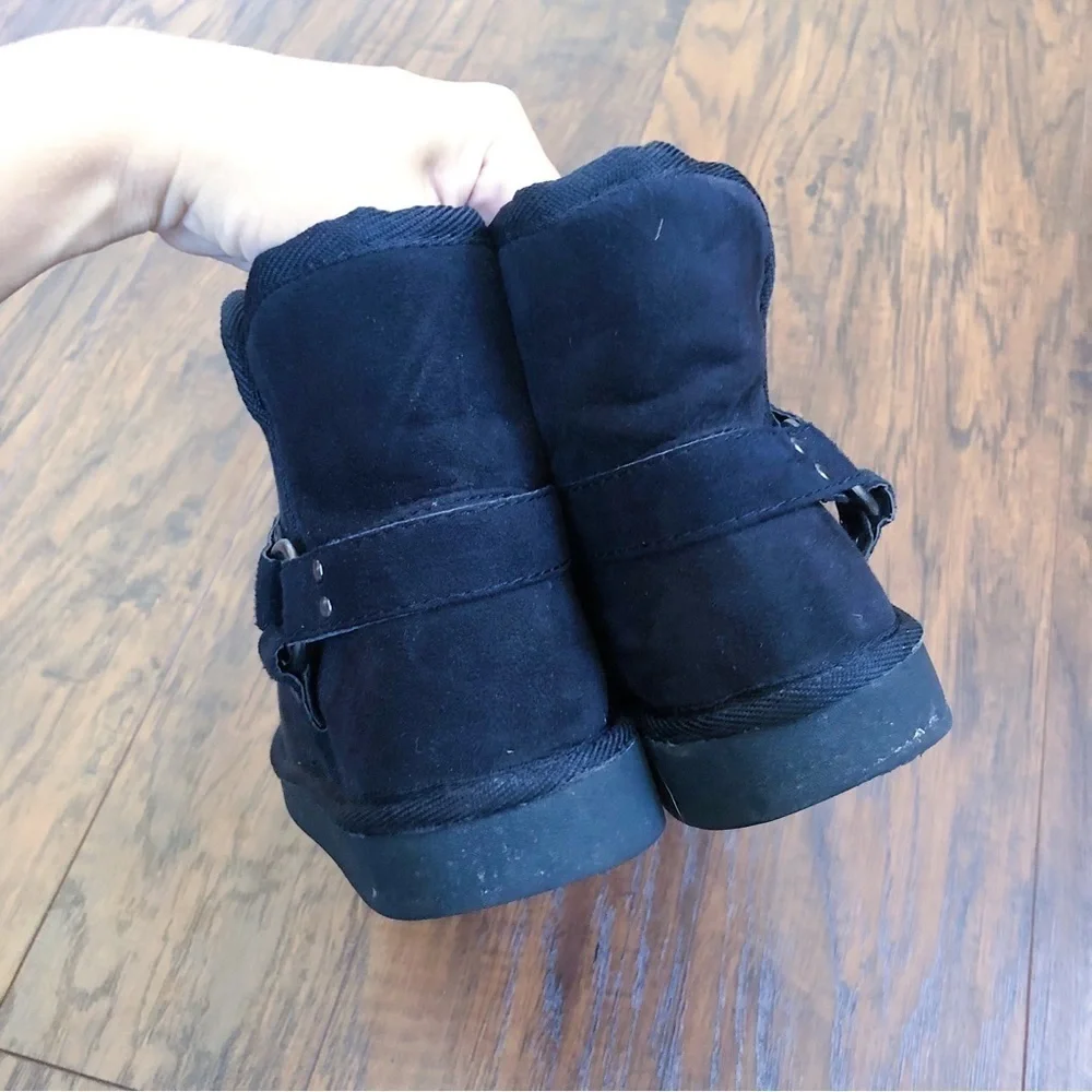 Arizona • faux shearling ankle booties black suede fur harness short low Y2K